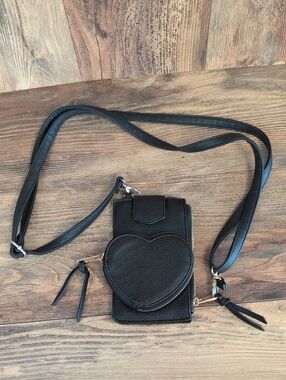 Black Crossbody Phone Wallet with Heart Coin Pouch         AB175